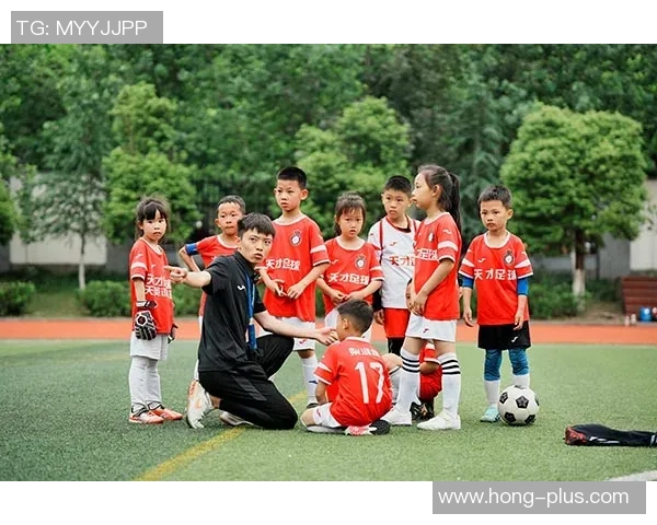 重庆与杭州足球队耐力较量赛后分析与总结